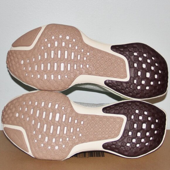 Nike ZoomX Invincible Run 3 Flyknit Running Shoes Womens 7 7.5 Barely Green - Picture 6 of 7